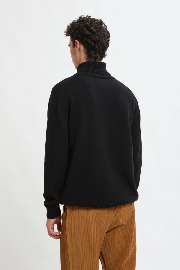 MAGLIONE A COLLO ALTO CON LOGO A FISARMONICA
